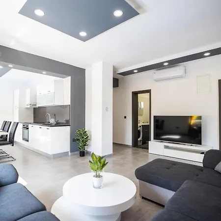 Andelina In Near The Center With Private Pool And Sauna - By Ta Leut Agency *
