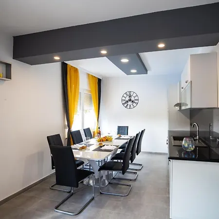 Andelina In Near The Center With Private Pool And Sauna - By Ta Leut Agency